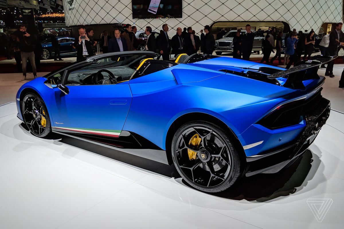 Lamborghini's convertible Huracán looks stunning in matte ...