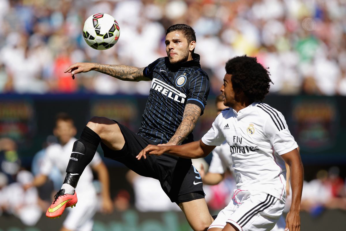 Osede in action against Mauro Icardi.