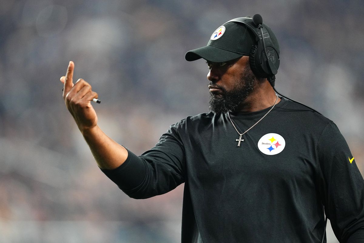 Head coach Mike Tomlin of the Pittsburgh Steelers reacts after a play in the game against the Las Vegas Raiders during the fourth quarter at Allegiant Stadium on September 24, 2023 in Las Vegas, Nevada.