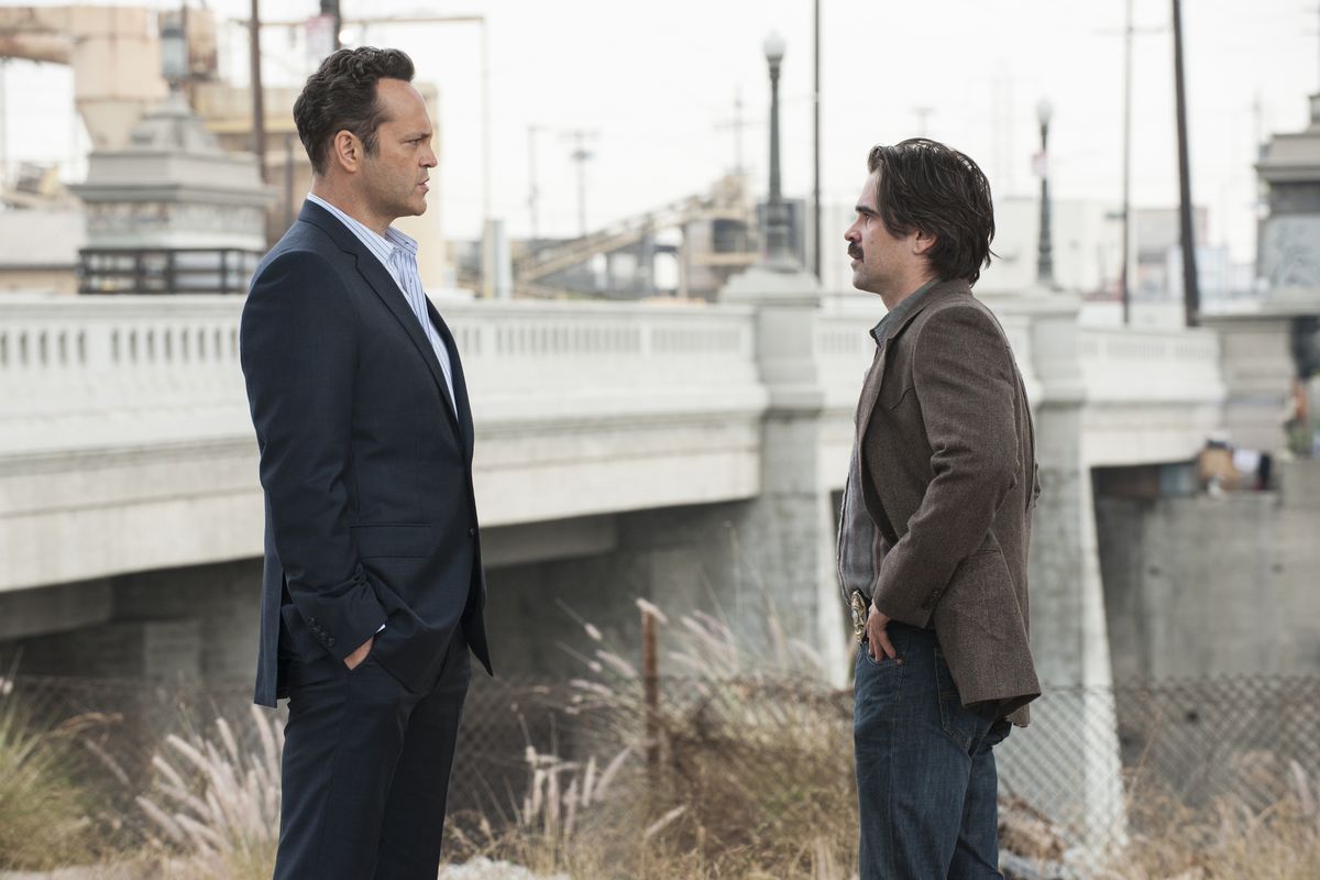 Frank (Vince Vaughn) and Ray (Colin Farrell) have a quick meeting to discuss who's in whose pocket. 