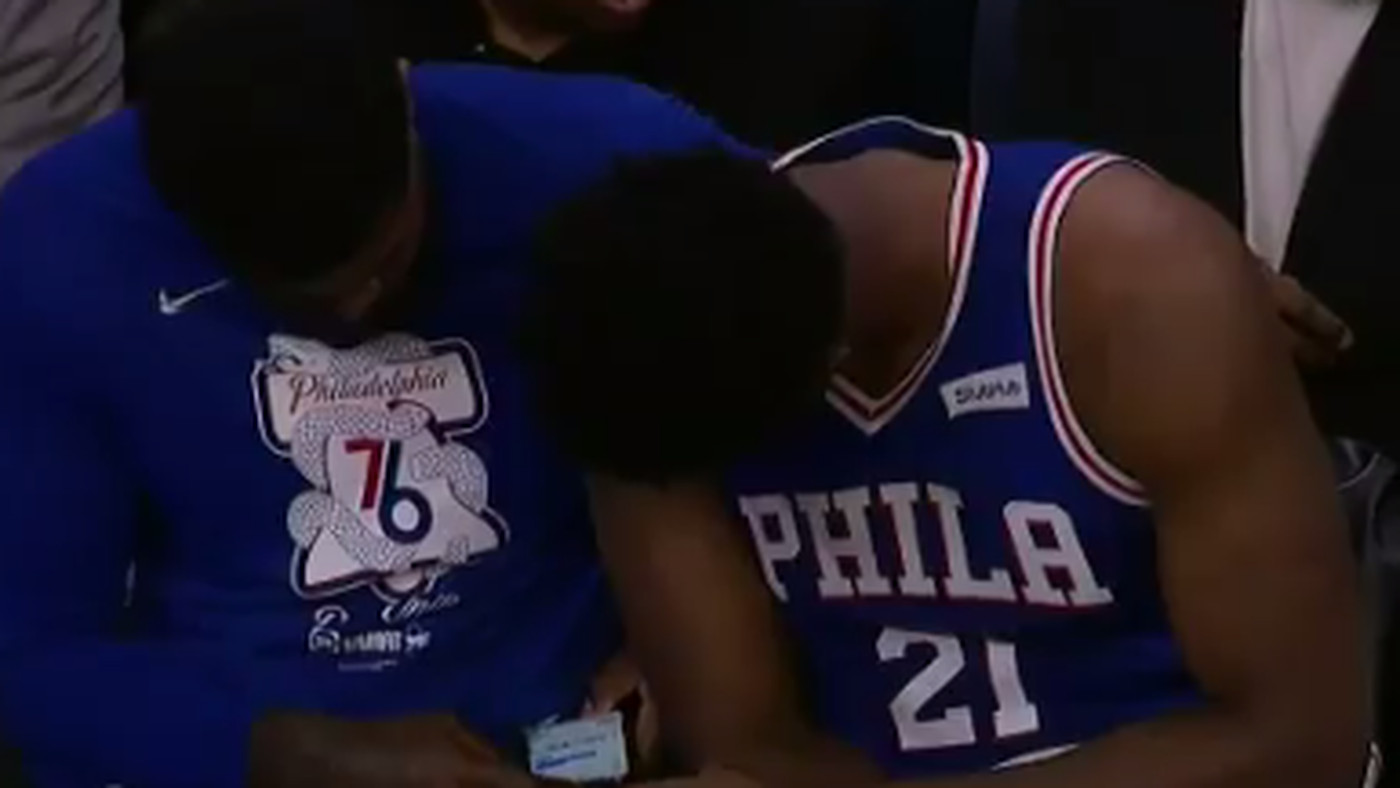 Can NBA players use their phones on the bench