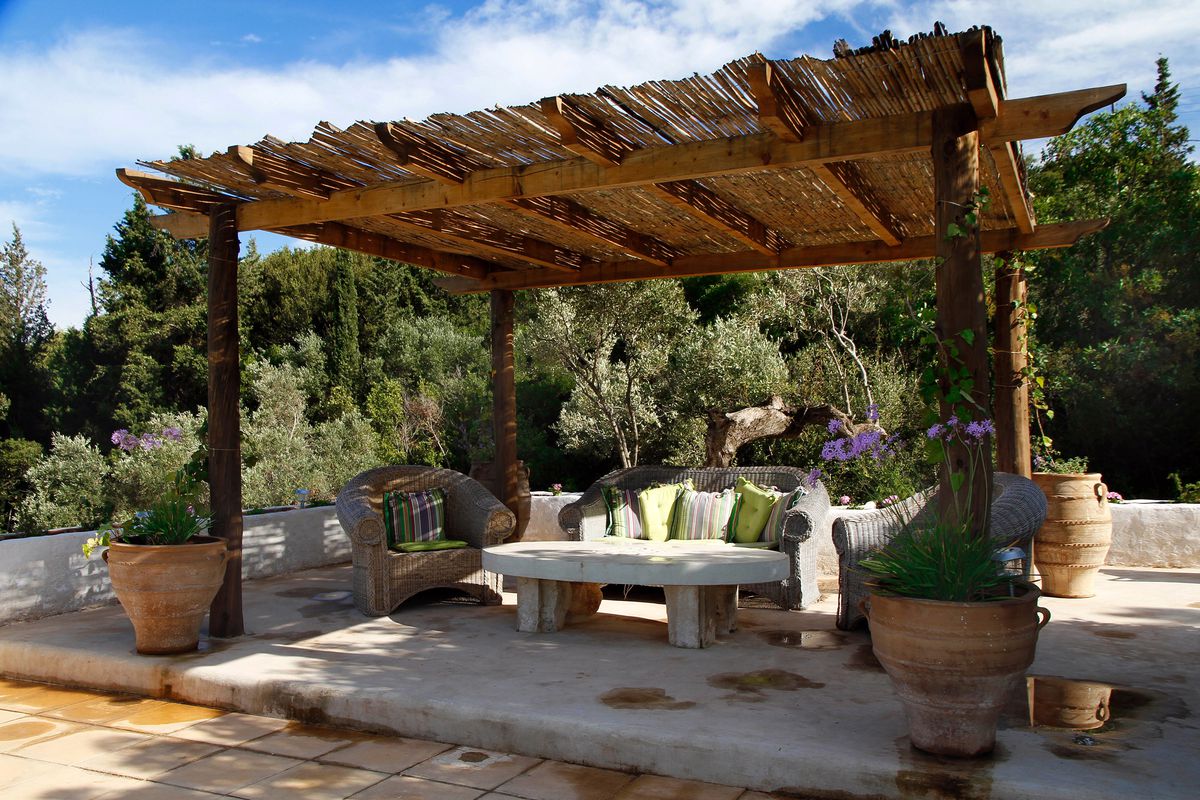 A stand along pergola with a thatched roof to provide extra shade. 