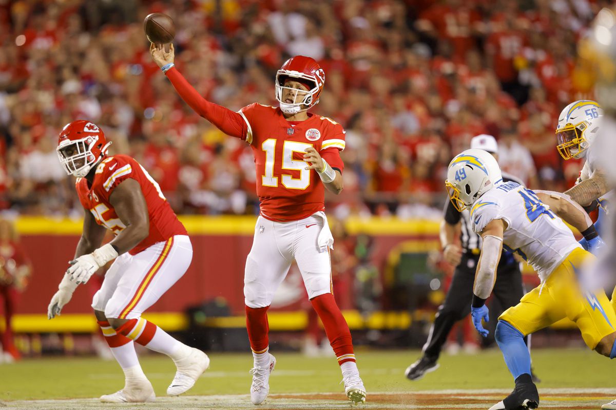 Chiefs' Patrick Mahomes dealt with high pressure from Chargers