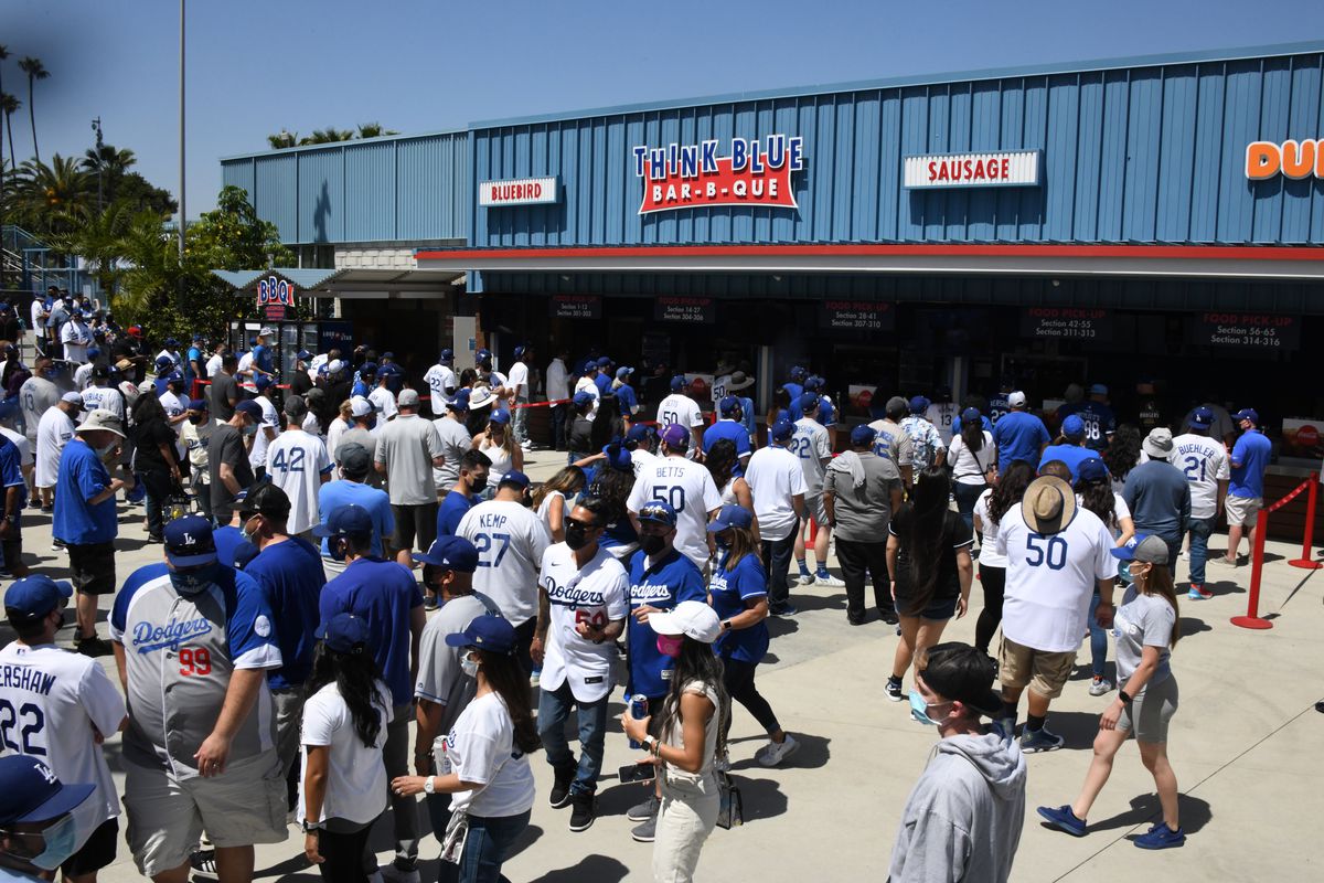 Los Angeles Dodgers defeat the Washington Nationals 1-0 on Opening Day.