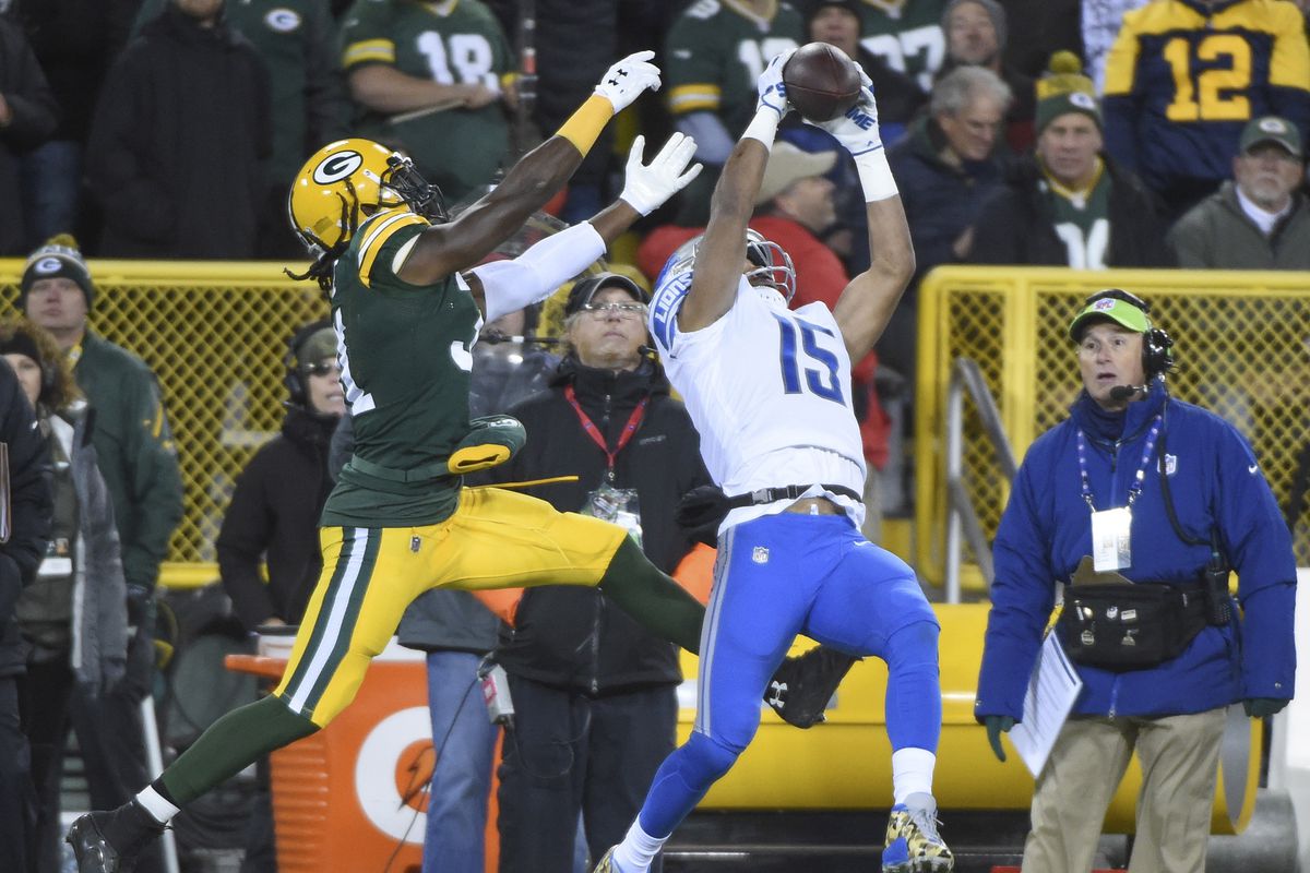 NFL: Detroit Lions at Green Bay Packers