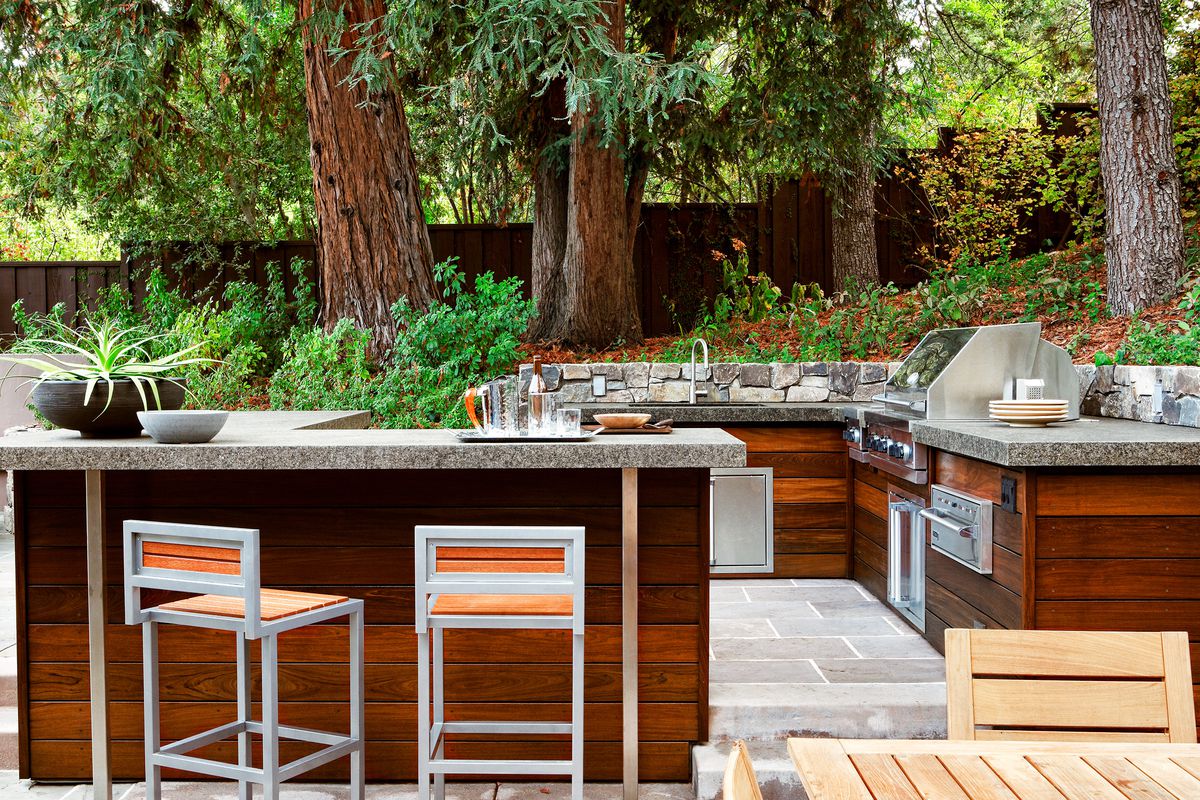Contemporary outdoor kitchen style