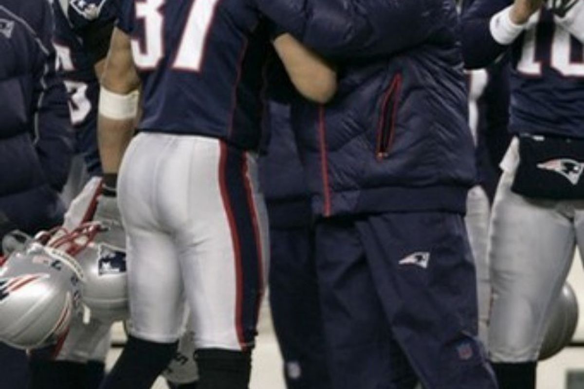 <em>Patriots head coach Bill Belichick congratulates safety Rodney Harrison after their defeat of the San Diego Chargers in the AFC Championship game in Foxborough January 20, 2008.</em>