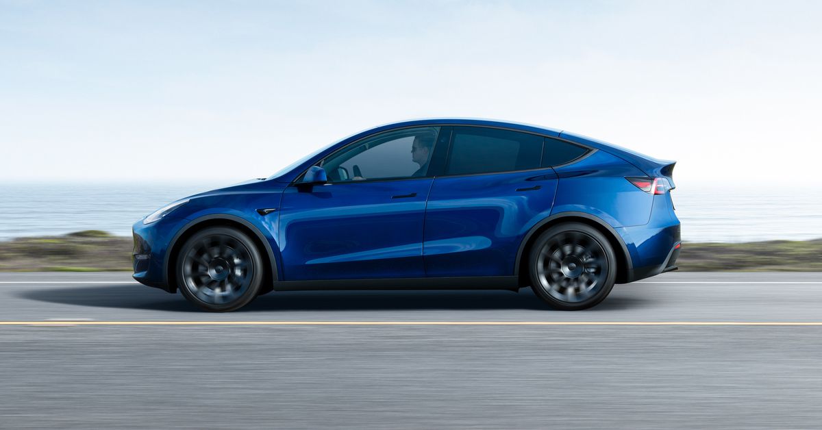Tesla đã sạc ô tô mà không cần cảm biến radar