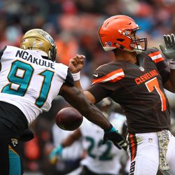 <strong>November 2017:</strong> In Week 11, the Browns were in position to score a game-winning touchdown in the final two minutes, but QB DeShone Kizer fumbled and Cleveland lost to the Jacksonville Jaguars 19-7.<br>The Browns had a penalty-free performance for the first time since 1962. In addition, the team lost DE Emmanuel Ogbah and DT Jamie Meder to IR.