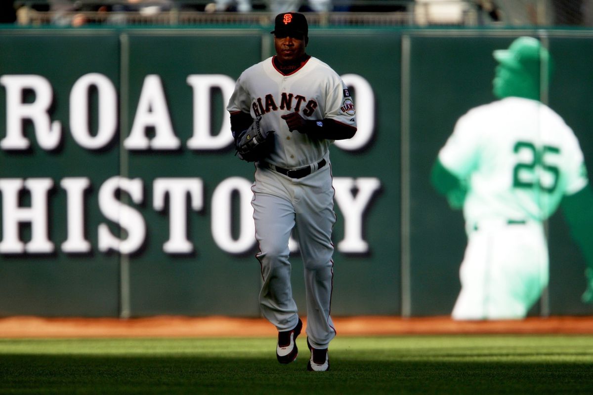 Barry Bonds of the San Francisco Giants runs in from his position in the outfield against the Florida Marlins at AT&T Park in San Francisco, California. (Photo by Jamie Squire/Getty Images) 