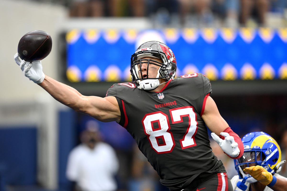 Tampa Bay Buccaneers tight end Rob Gronkowski (87) can t hang on to a pass in the end zone in the third quarter of the game against the Los Angeles Rams at SoFi Stadium.&nbsp;