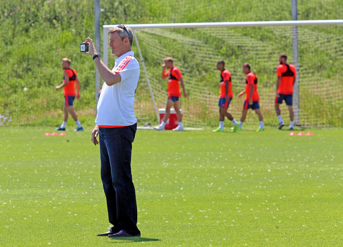 Sunderland Owner Ellis Short Visits Team Training Session