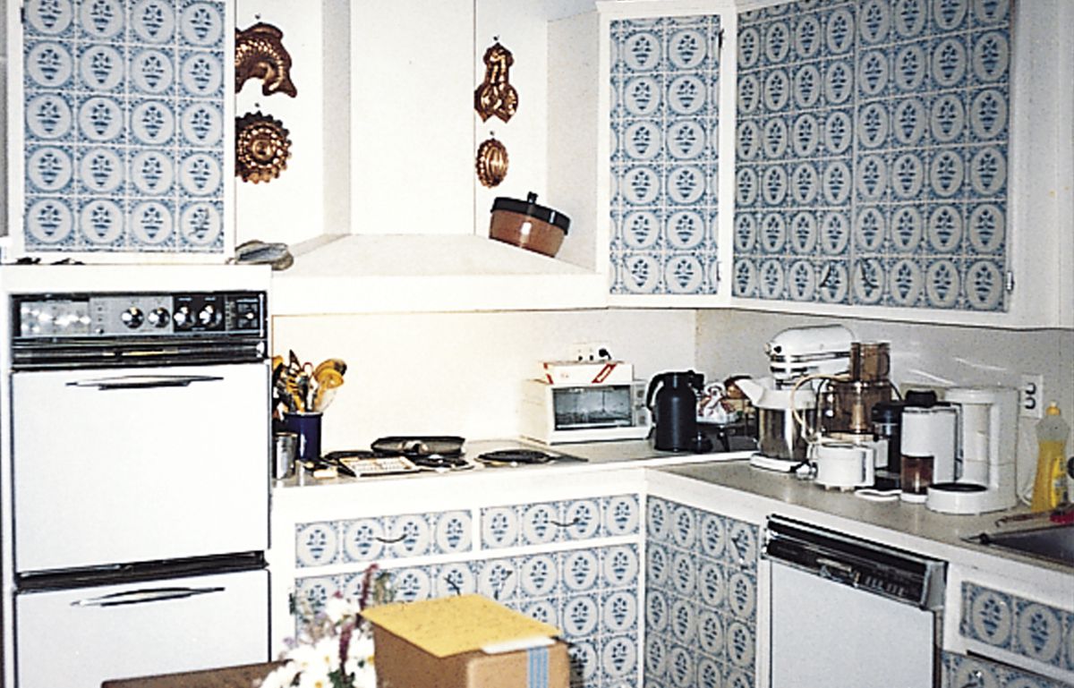 <p>Before: The old kitchen had long served the family's needs, but once the couple became empty-nesters, they found it awkward and impractical for entertaining.</p>