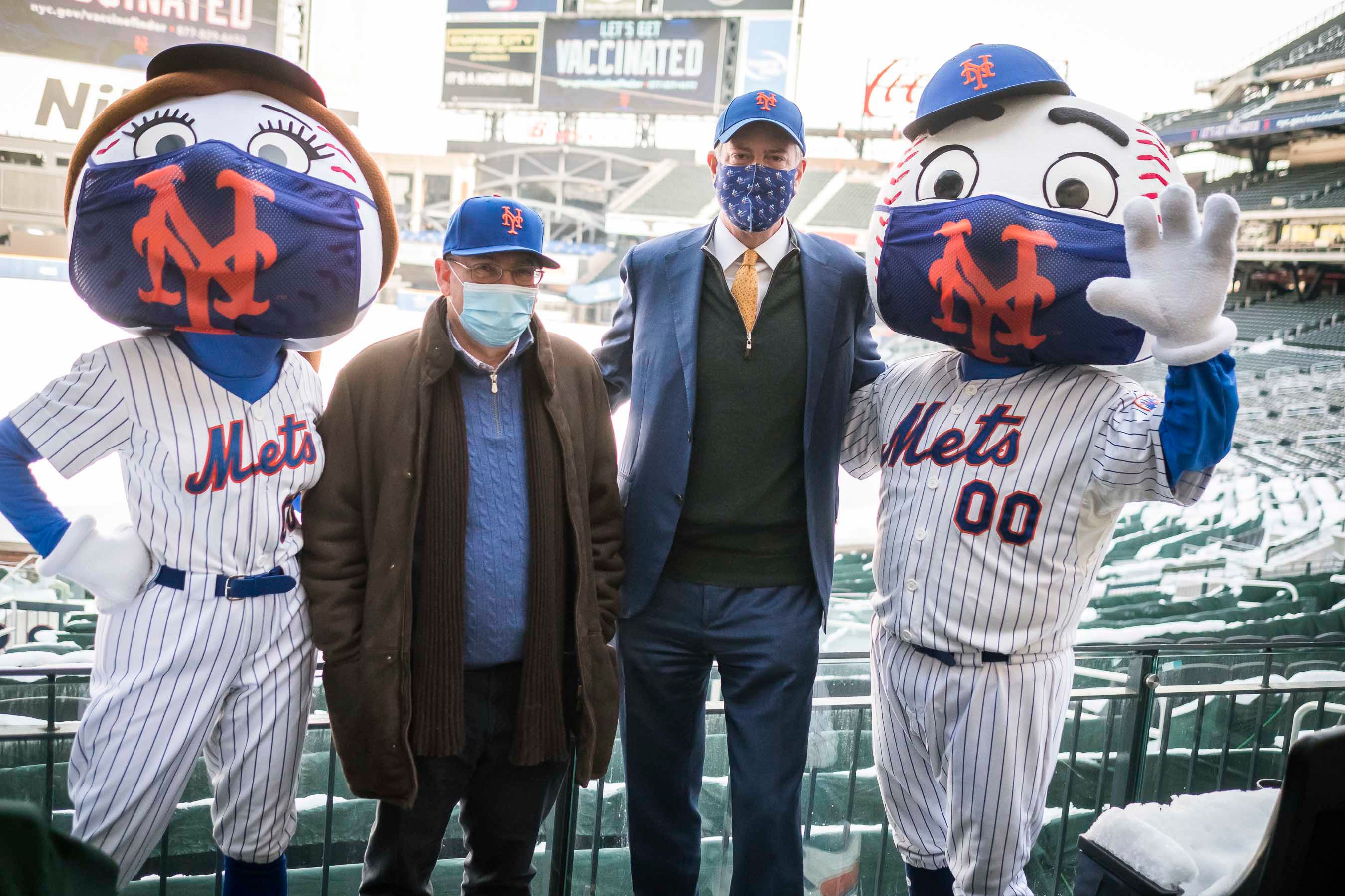 Former Mayor Bill de Blasio, Mets owner Steve Cohen and Mr. and Mrs. Met, February 10, 2021.