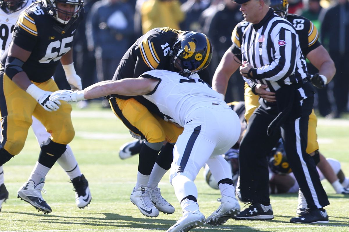 Beathard looks like he's in an awful lot of pain here. 