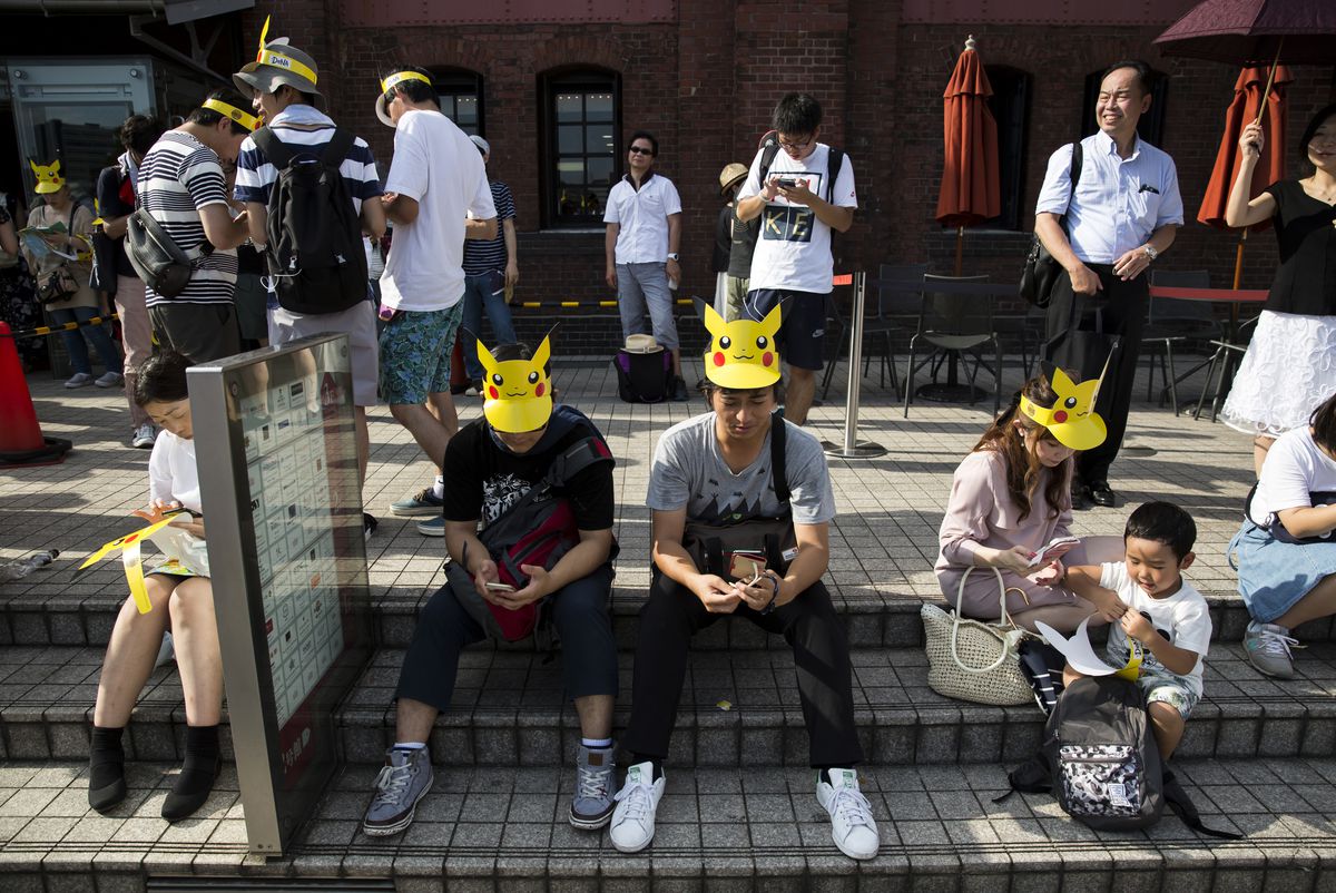 Pikachu Outbreak Festival - people playing Pokemon Go