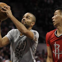 San Antonio Spurs guard Tony Parker, left, of France, shoots sd Houston Rockets guard Jeremy Lin watches during the first half of an NBA basketball game on Wednesday, Dec. 25, 2013, in San Antonio. 