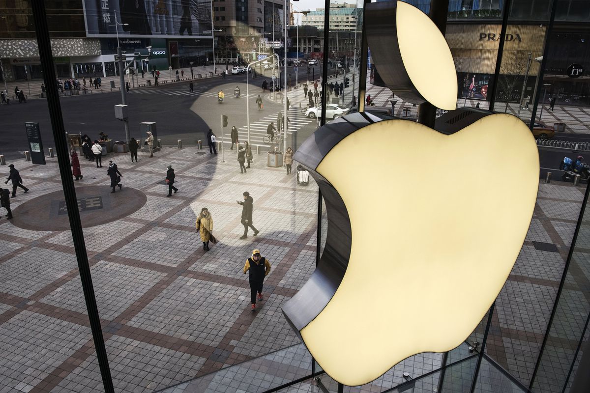 Apple Slashes Revenue Forecast Following Weak Sales In China