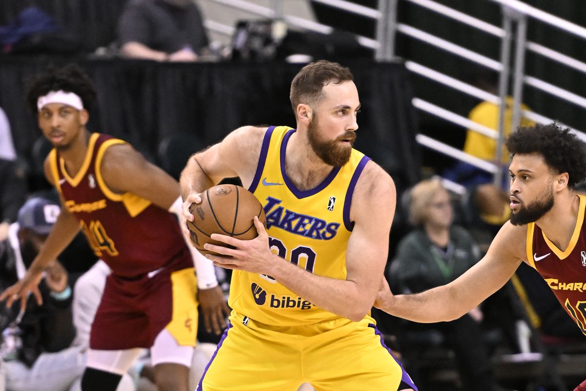 South Bay Lakers v Cleveland Charge
