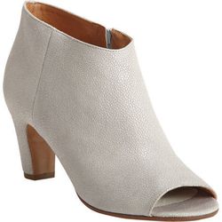 <a href="http://f.curbed.cc/f/Barneys_SP_RNA_052914_Bootie">Peep Toe Ankle Boot by Maison Martin Margiela</a>
