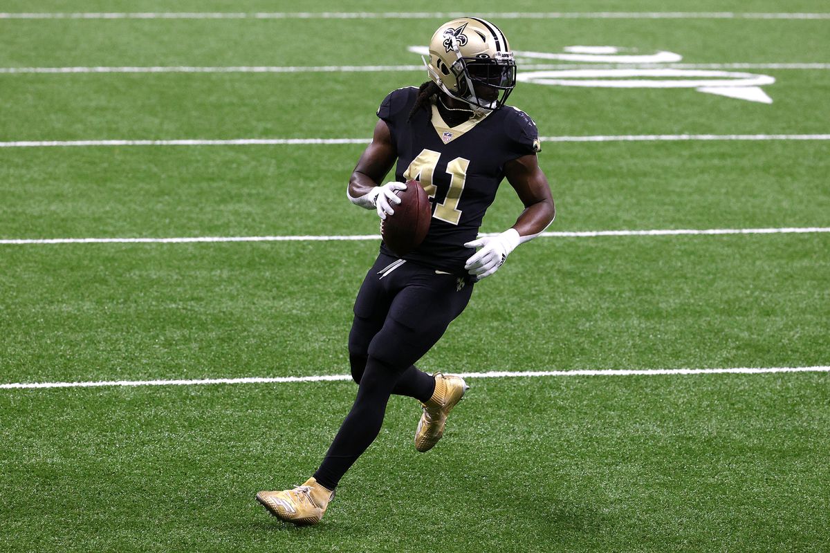 Alvin Kamara #41 of the New Orleans Saints carries the ball in for a touchdown during their game against the San Francisco 49ers at Mercedes-Benz Superdome on November 15, 2020 in New Orleans, Louisiana.