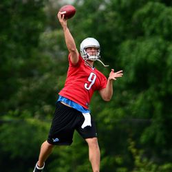  Detroit Lions quarterback Matthew Stafford (9) during minicamp at Lions training facility.
