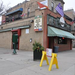 Murphy's Bleachers has removed their outdoor patio setup. This makes access to the Sheffield sidewalk much easier