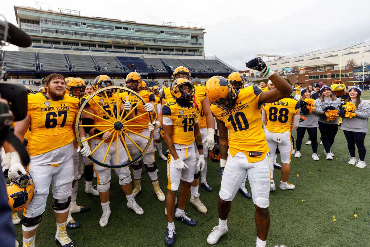 COLLEGE FOOTBALL: NOV 20 Kent State at Akron