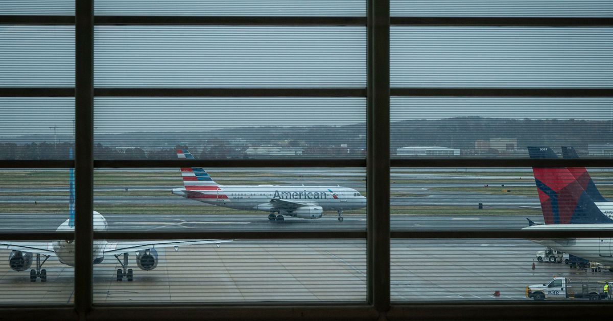 You are currently viewing American Airlines will pay to bury 10000 tons of CO2 underground – The Verge