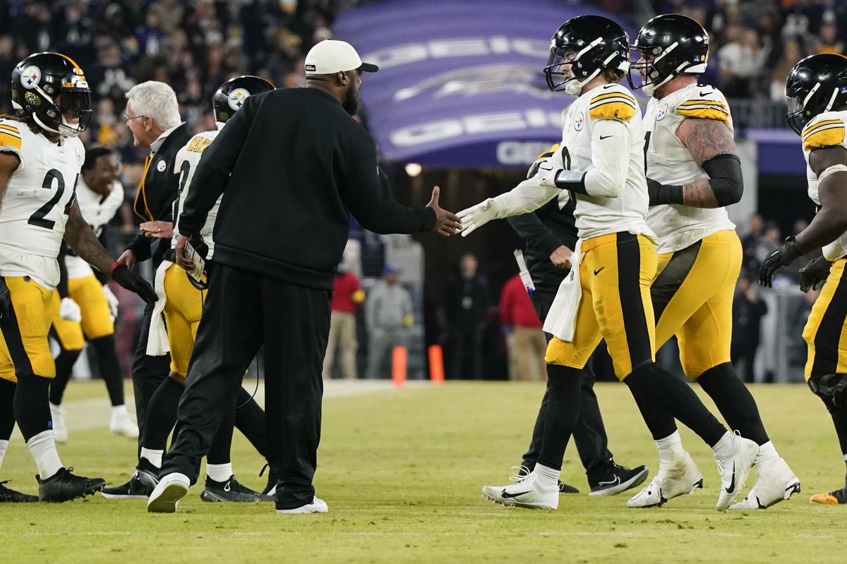 Pittsburgh Steelers head coach Mike Tomlin and quarterback Kenny Pickett (8) shake hands after the team scores the game-winning touchdown against the Baltimore Ravens during the second half at M&amp;T Bank Stadium.