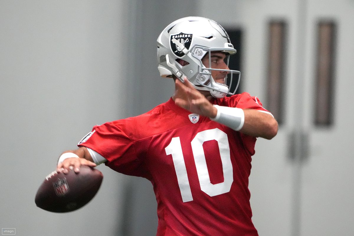 Raiders News: Jimmy Garoppolo shines in joint practice against 49ers -  Silver And Black Pride