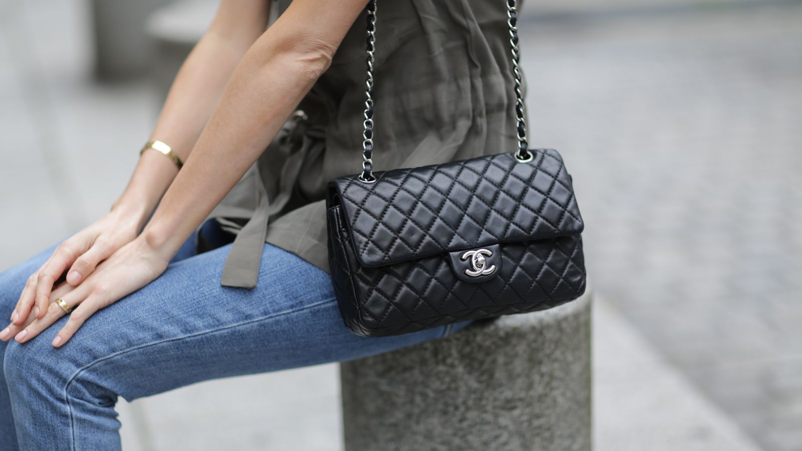 chanel classic handbag black medium