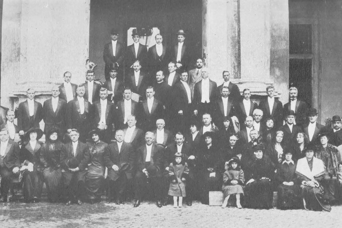 The entire traveling party after their reception with Pope Pius X, as shown in Ted Sullivan's "History of World's Tour."