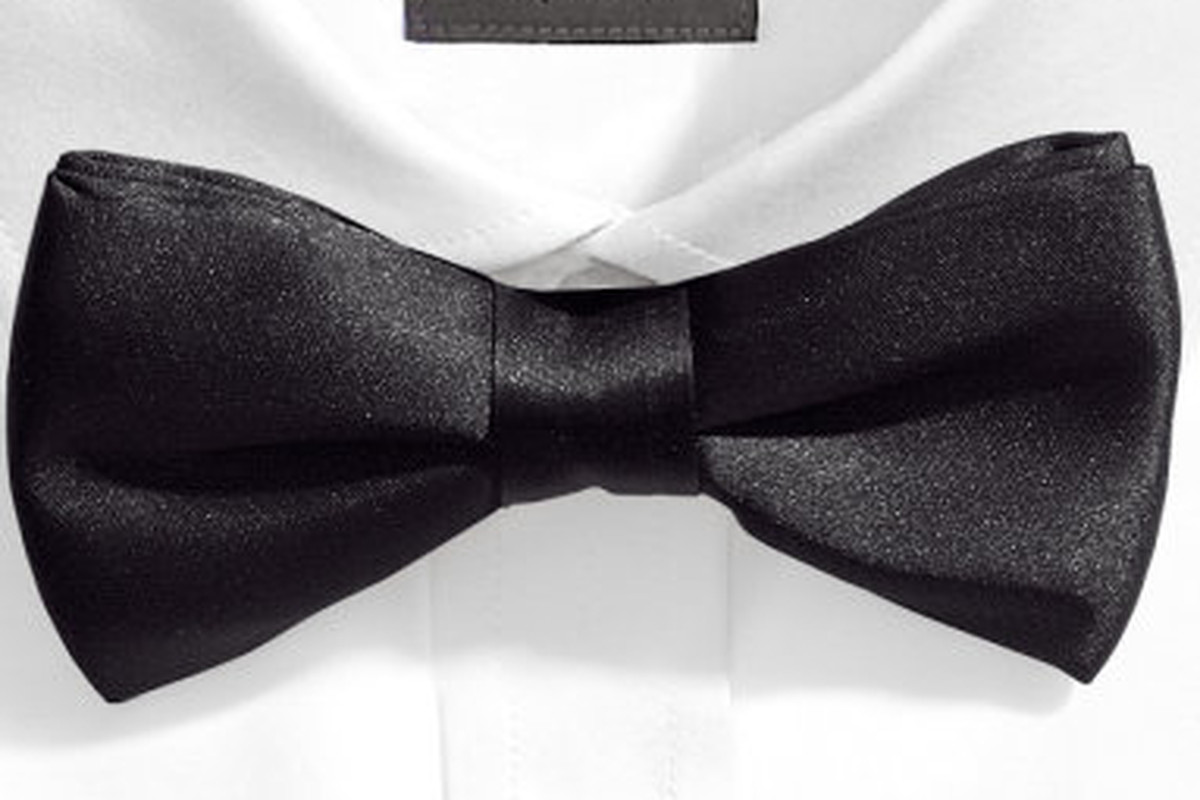 Bow tie, $12.95 at <a href="http://www.hm.com/us/product/00869?article=00869-A">H&amp;M</a>