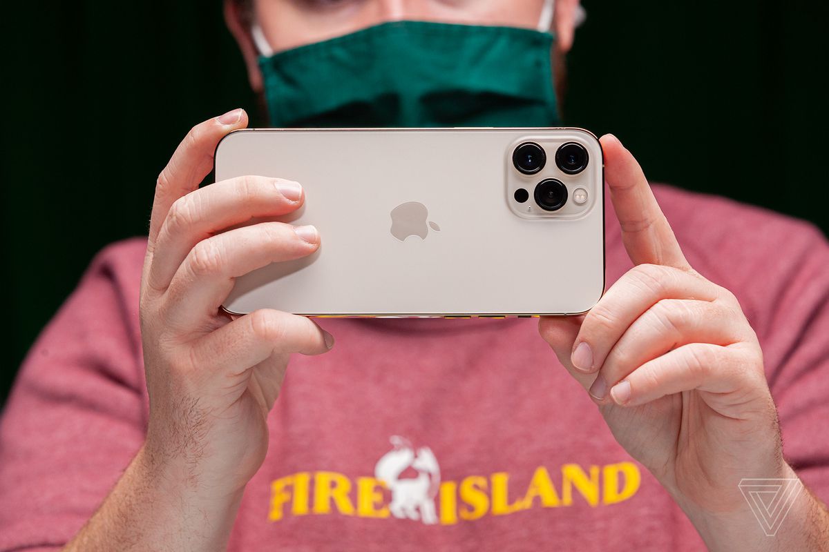 iOS 14.3 turns the iPhone 12 Pro and Pro Max into even better cameras