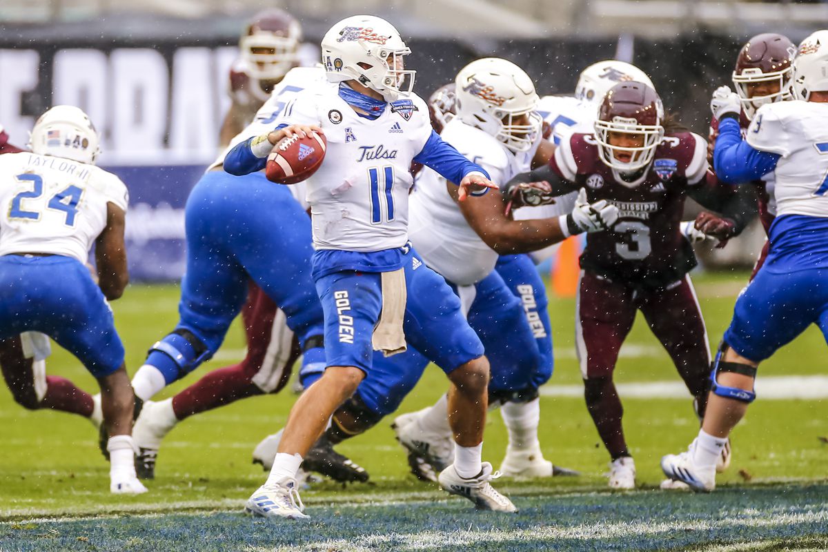 Tulsa Golden Hurricane quarterback Zach Smith looks downfield for an open receiver during the Armed Forces Bowl game between the Tulsa Golden Hurricane and the Mississippi State Bulldogs on December 31, 2020 at Amon G. Carter Stadium in Fort Worth, Texas.