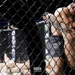 Eddie Alvarez lands 12-6 elbow at UFC on FOX 30.
