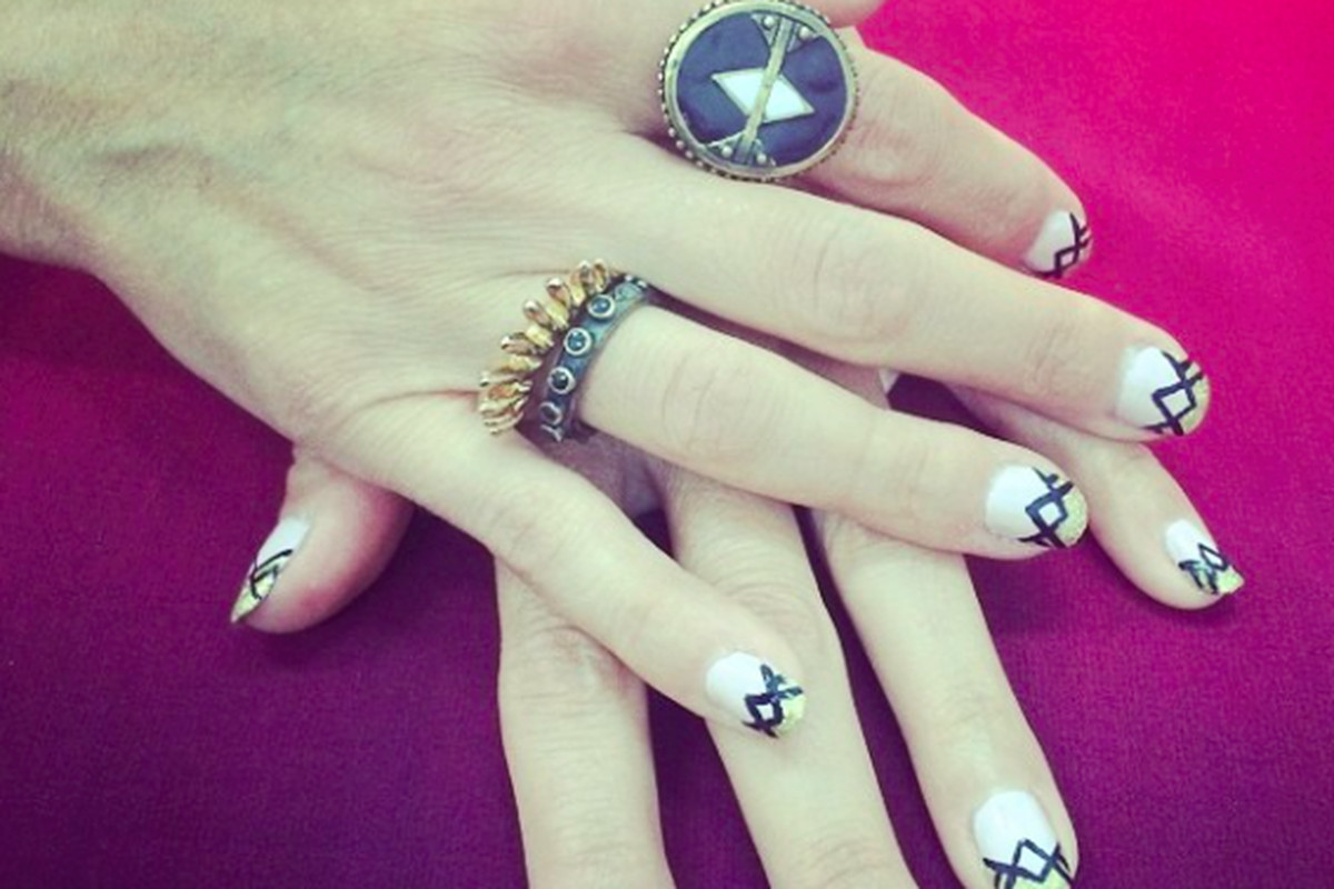 Floss Gloss nails, via Instagram/<a href="http://instagram.com/lineandlabel">@lineandlabel</a>