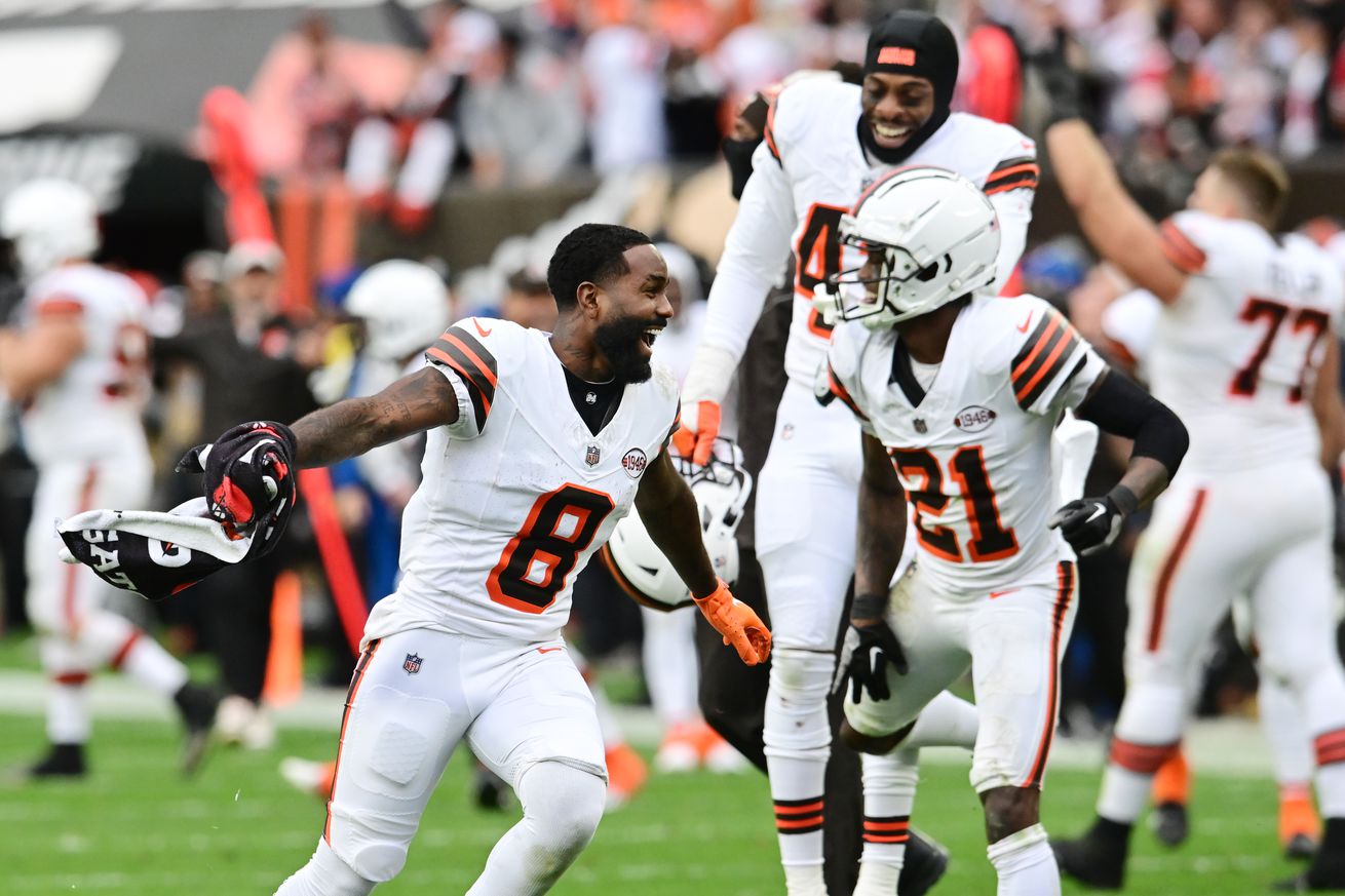 Daily Dawg Chow 10/16: Browns upset 49ers, improve to 3-2 on the season