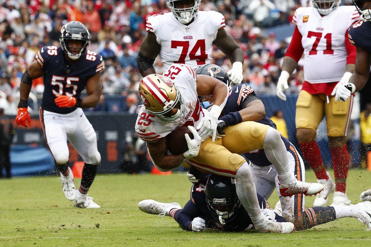 San Francisco 49ers running back Elijah Mitchell (25) rushes the ball against Chicago Bears safety Jaquan Brisker (9) during the first half at Soldier Field.