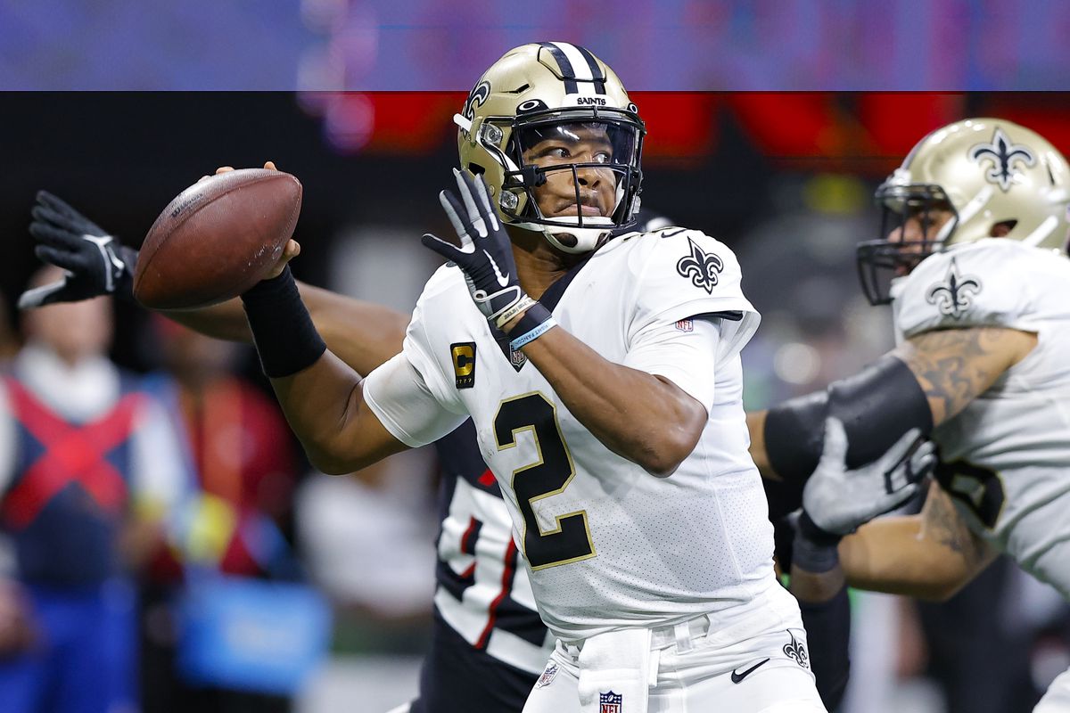 Jameis Winston #2 of the New Orleans Saints drops back to pass during the first half of the game against the Atlanta Falcons at Mercedes-Benz Stadium on September 11, 2022 in Atlanta, Georgia.