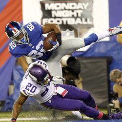 Rueben Randle leaps over Chris Cook of Minnesota for a touchdown catch