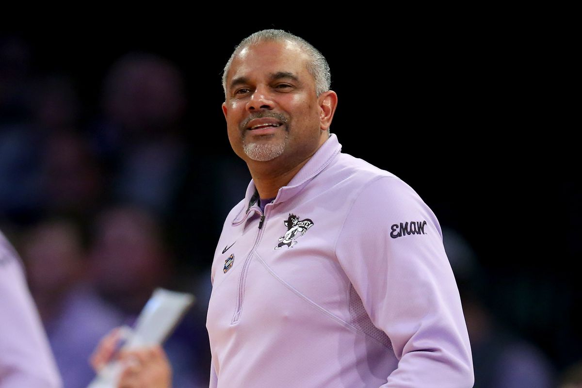 Mar 25, 2023; New York, NY, USA; Kansas State Wildcats head coach Jerome Tang coaches against the Florida Atlantic Owls during the first half at Madison Square Garden.