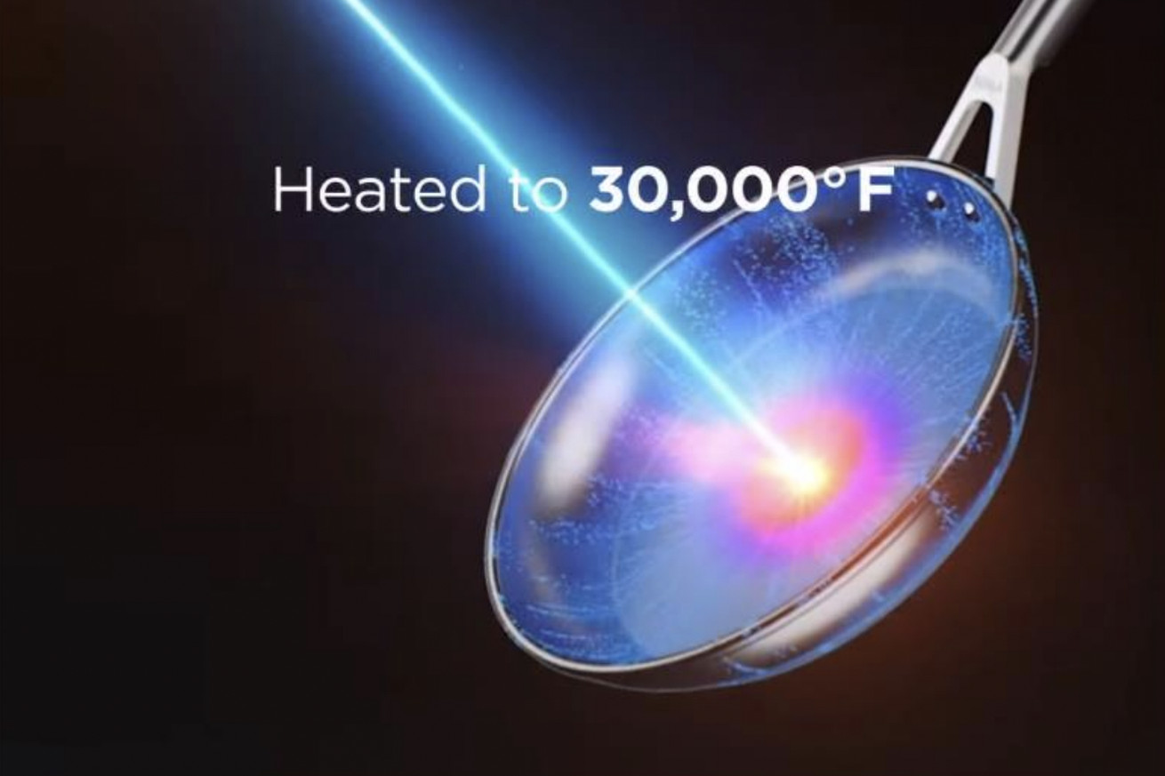 An image showing a SharkNinja pan getting heated to 30,000 degrees Fahrenheit