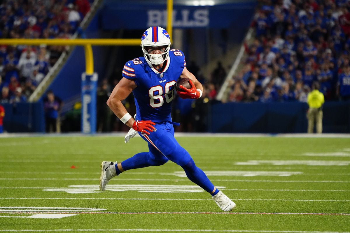 Buffalo Bills tight end Dawson Knox (88) runs with the ball after making a catch against the Tennesse Titans during the first half at Highmark Stadium.&nbsp;
