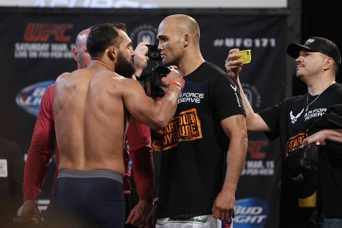 Johny  Hendricks and Robbie Lawler will fight for the UFC welterweight title at UFC 171.