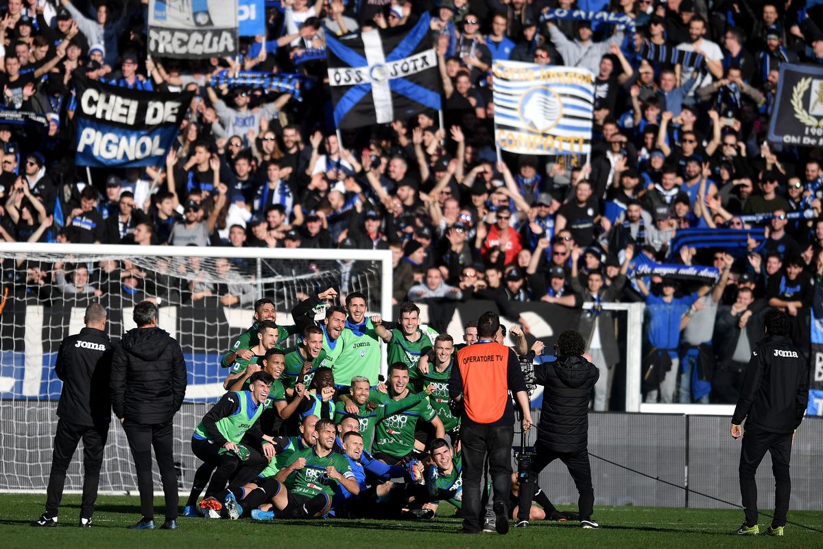 Atalanta playes celebrate the victory at the end of the...