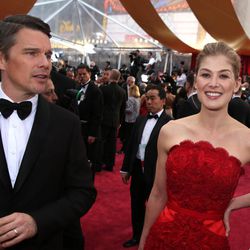 Ethan Hawke, left, and Rosamund Pike appear on the red carpet at the Oscars on Sunday, Feb. 22, 2015, at the Dolby Theatre in Los Angeles. 