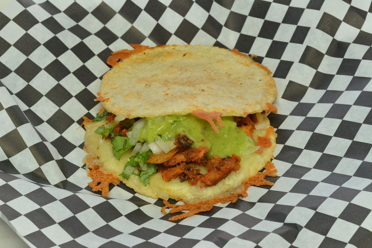 A “sandwich-style” adobada mulita