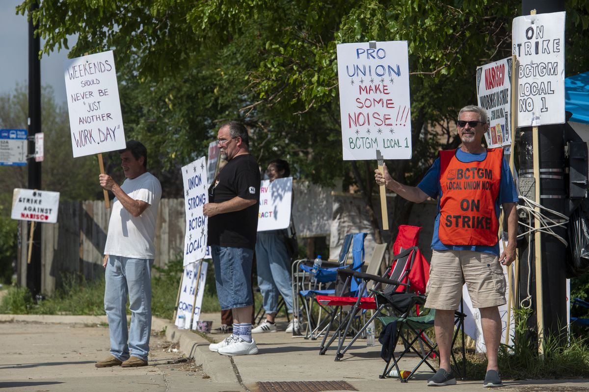 A group of Bakery, Confectionery, Tobacco Workers and Grain Millers Local 1 union members strike outside the Chicago Nabisco plant located 7300 S Kedzie Ave in the Marquette Park neighborhood, Friday, Aug. 27, 2021.